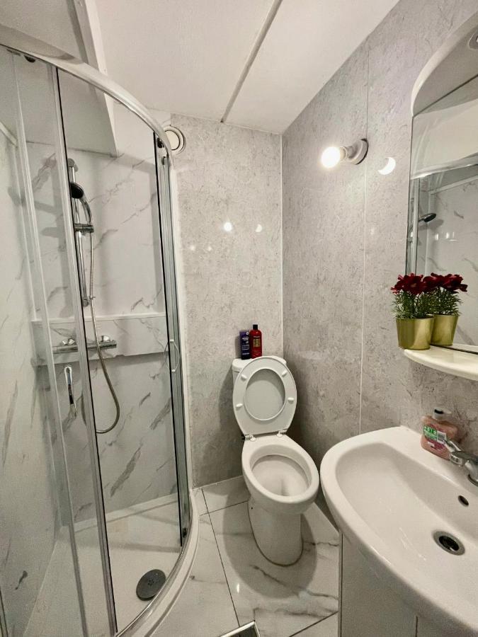 3Br Central London Close Station Esterno foto