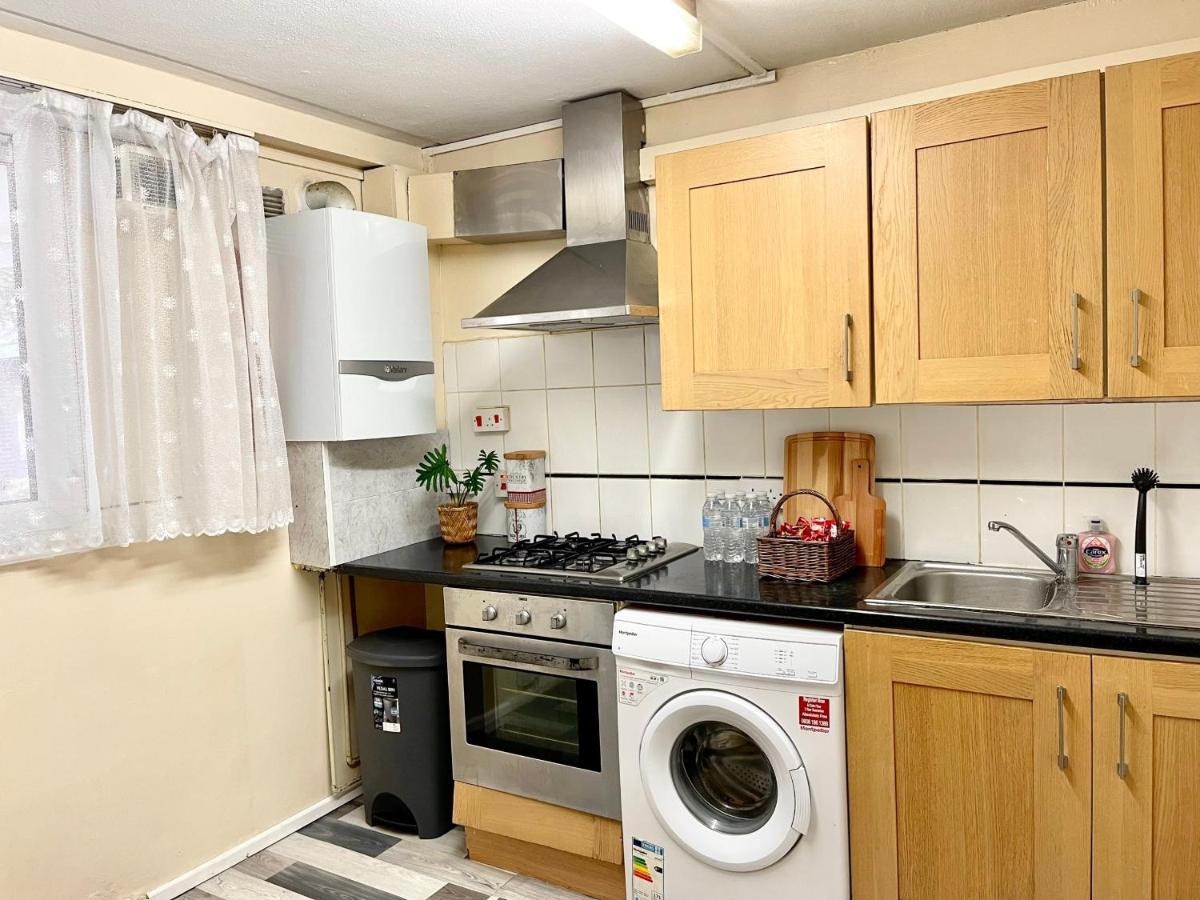 3Br Central London Close Station Esterno foto