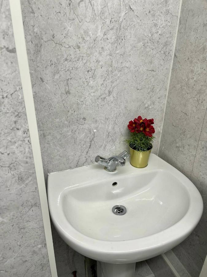 3Br Central London Close Station Esterno foto