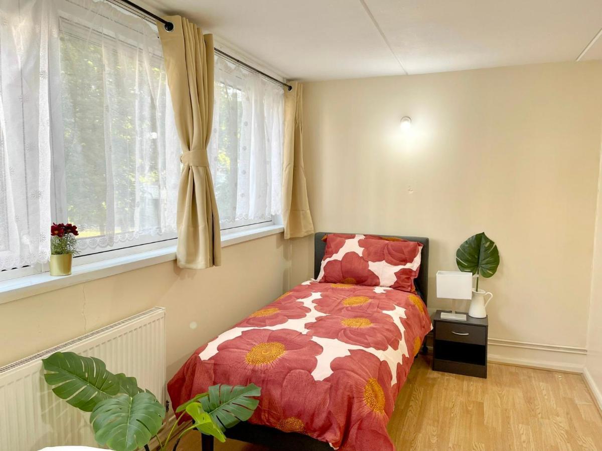 3Br Central London Close Station Esterno foto